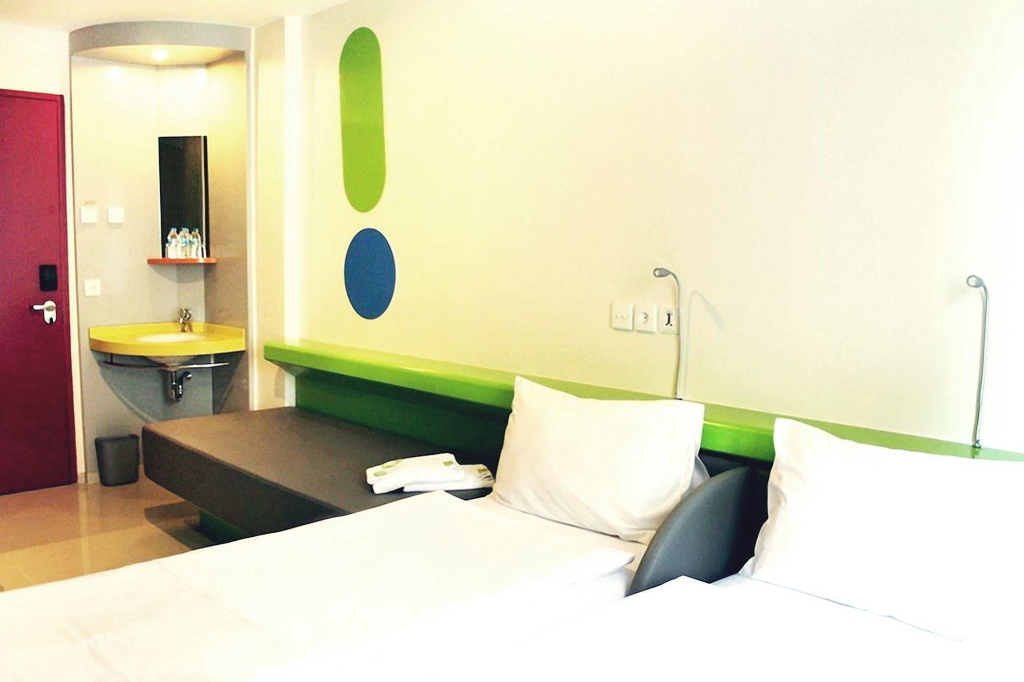 Pop! Hotel Airport Jakarta Tangerang Luaran gambar